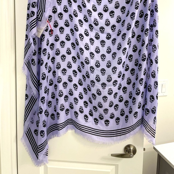 Authentic Alexander McQueen Biker Skull Scarf In Lilac/Black - Picture 4 of 10